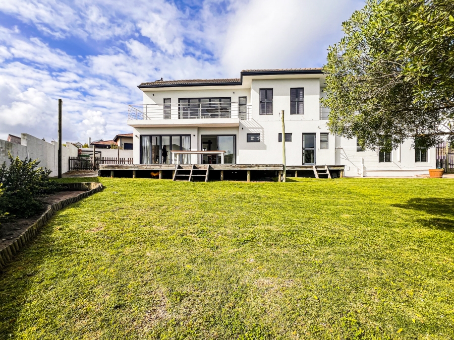 5 Bedroom Property for Sale in Myburgh Park Western Cape